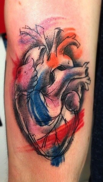 手臂水彩风格有趣的人体心脏纹身图片