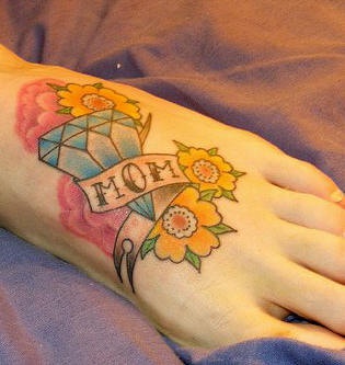 脚部彩色钻石妈妈的爱纹身图案