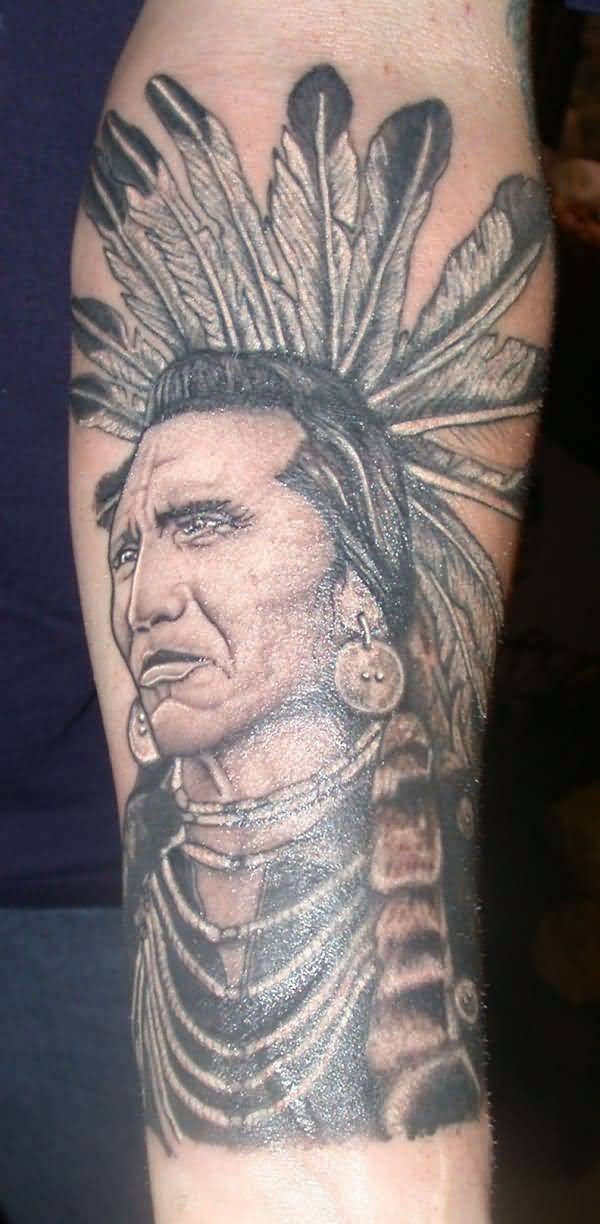 手臂老派风格的老印第安人酋长纹身图案