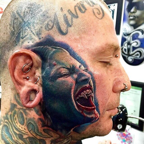 男士脸部写实的吸血鬼肖像纹身图案