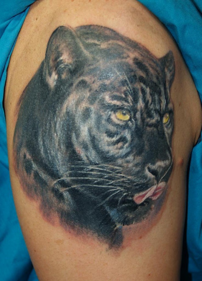 大臂豹子头像纹身图案