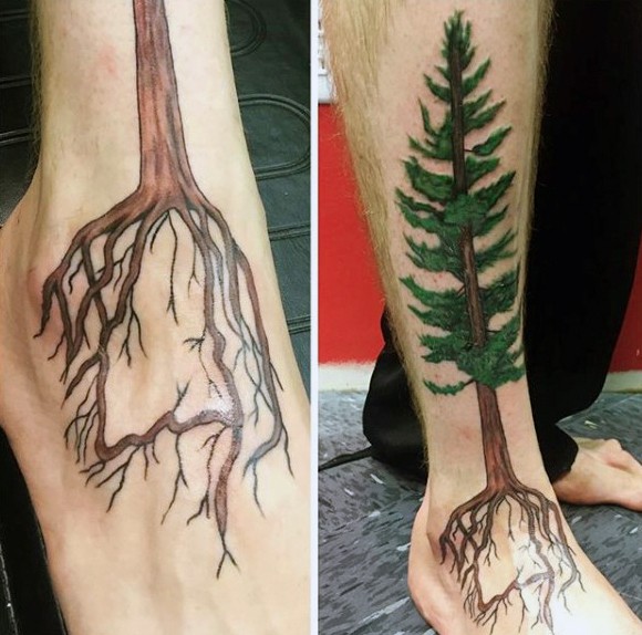 脚背华丽的天然彩色松树纹身图案