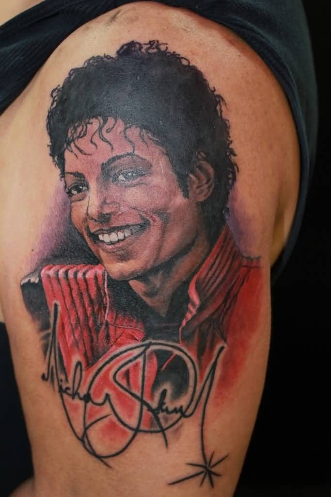 大臂彩色迈克尔杰克逊肖像与签名纹身图案