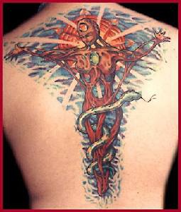 女人在十字架上超现实纹身图案