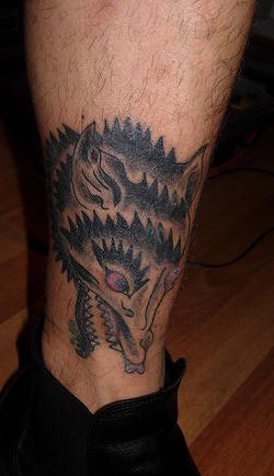 腿部灰色有趣的狼纹身图案