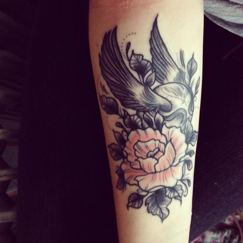 手臂有趣的组合花朵纹身图案