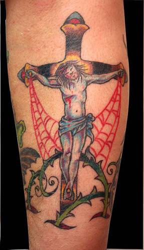 传统彩色受难的耶稣十字架纹身图案