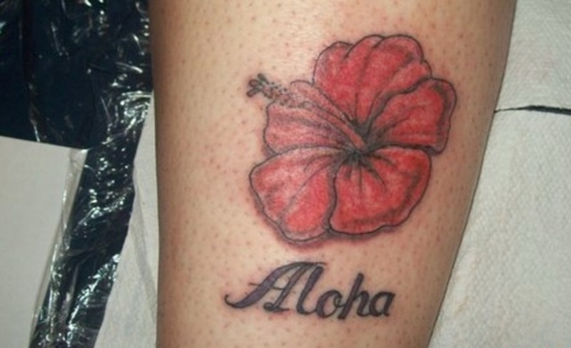可爱的红色夏威夷花朵纹身图案
