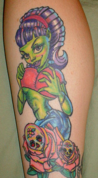 腿部彩色搞笑僵尸女孩纹身图案