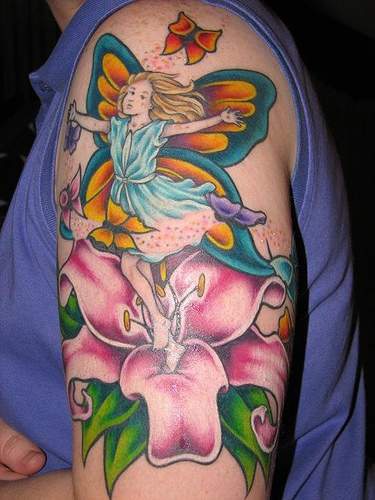 百合花上跳跃的精灵和蝴蝶纹身图案