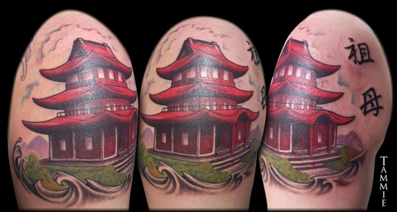 红色寺庙和汉字纹身图案