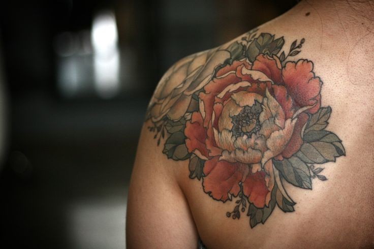 肩部彩色复古花朵纹身图案