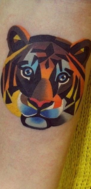 可爱的彩色老虎纹身图案