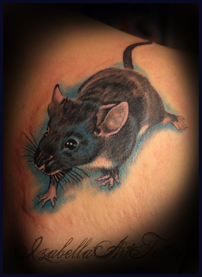 背部彩色老鼠纹身图案
