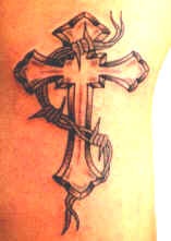 十字架和荆棘纹身图案