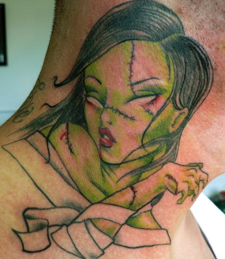 颈部彩色僵尸女孩纹身图案