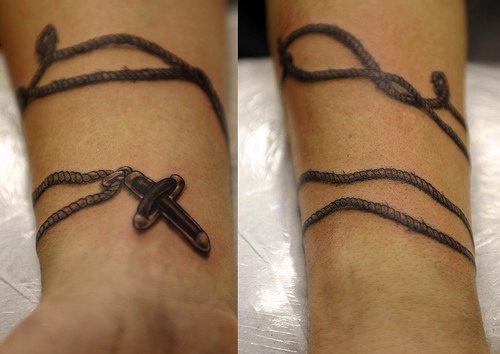 手腕十字架项链纹身图案