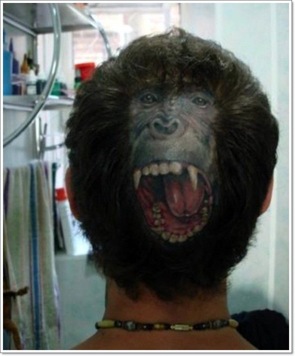 头部非常逼真的原始咆哮猩猩脸纹身图案