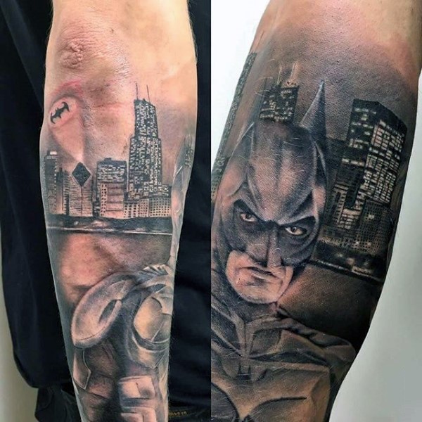 手臂插画风格的蝙蝠侠与夜间城市纹身