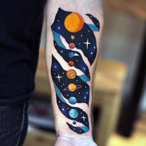 手臂彩色行星星空游行纹身图案