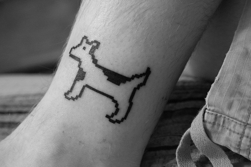 小腿八位风格的狗纹身图案