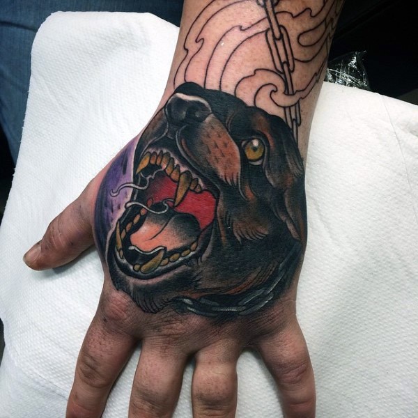 手背old school彩色邪恶的狗纹身图案