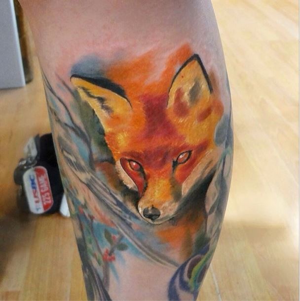 腿部水彩色狐狸头纹身图案