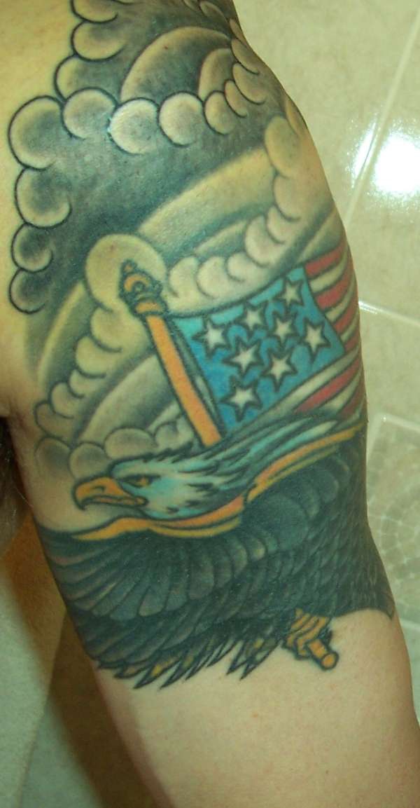 美国国旗和鹰云朵纹身图案