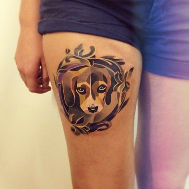 大腿可爱的水彩狗纹身图案
