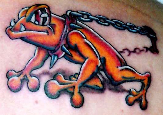钢链锁住可怕的青蛙纹身图案