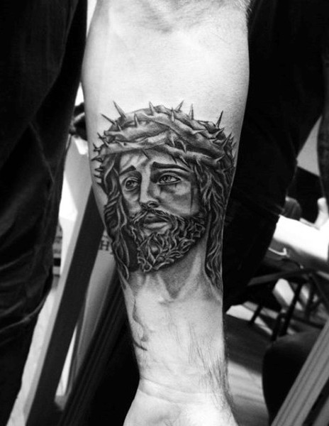 宗教耶稣肖像和刺冠纹身图案