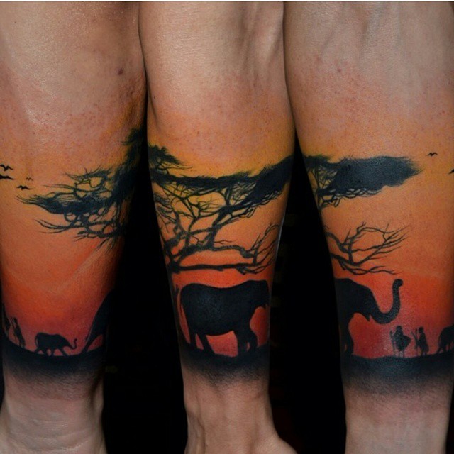 手臂尼斯彩色沙漠树与大象纹身图案