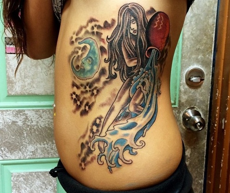 女生侧肋彩色女人水瓶座月亮和星星纹身图案