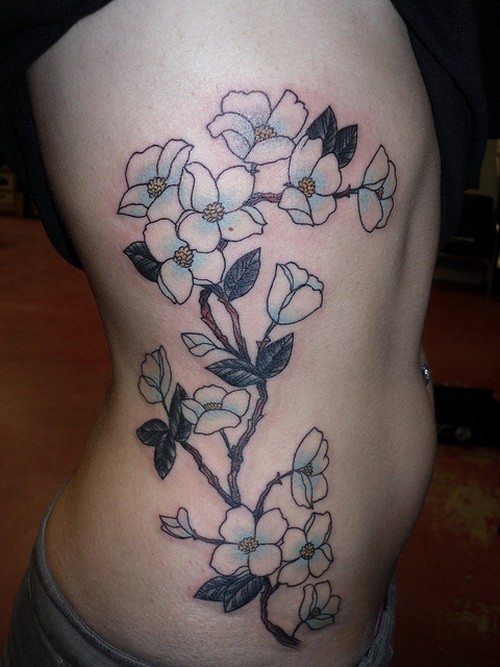 侧肋浅色的茱萸花朵纹身图案