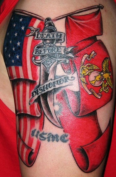 爱国的旗帜和美国海军陆战队军匕首纹身图案