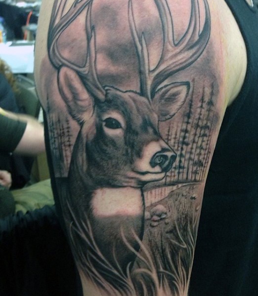 大臂森林和麋鹿纹身图案