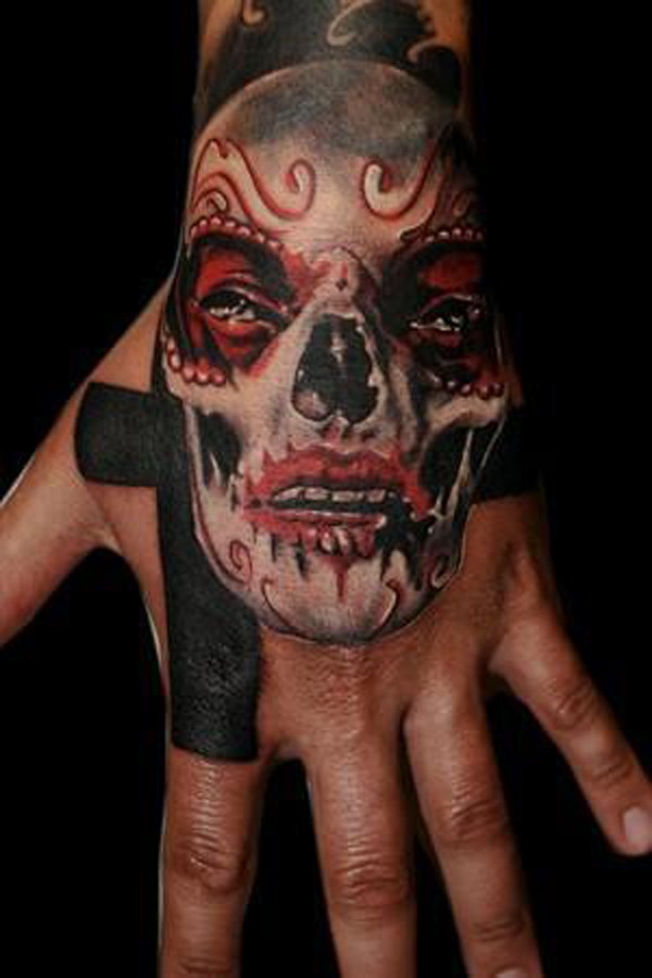 手背插画风格的彩色墨西哥女人肖像纹身