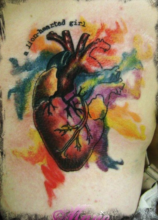腰侧可爱的水彩心脏纹身图案