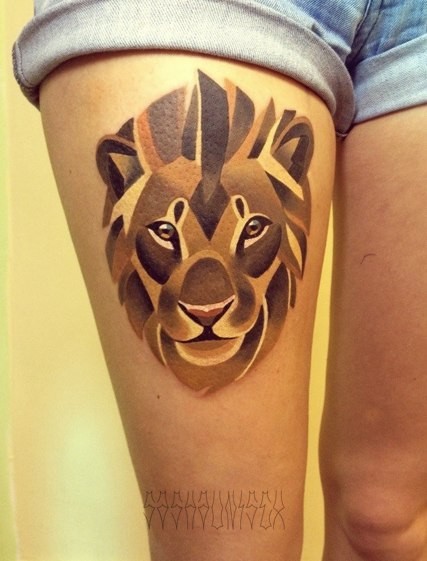 腿部彩色几何狮子头纹身图案