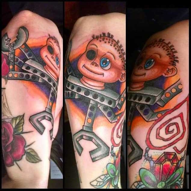 腿部彩色机器人娃娃纹身图案