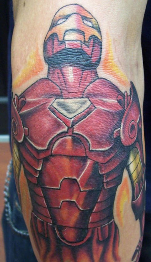 男性手臂彩色钢铁侠纹身图案