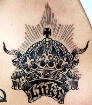 黑灰皇冠和字母纹身图案