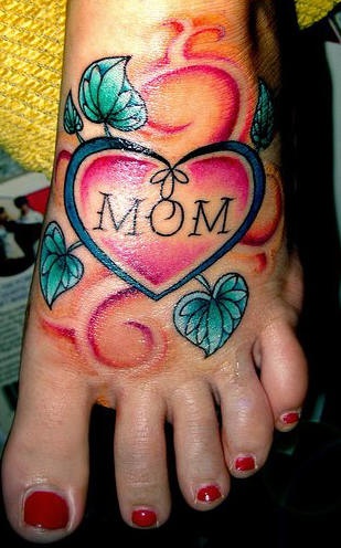 女性脚部彩色爱妈妈装饰纹身图片