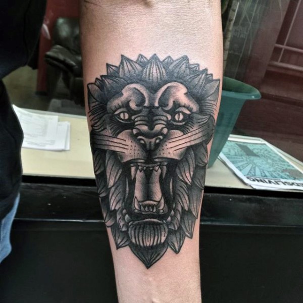 小臂狮子头像传统纹身图案