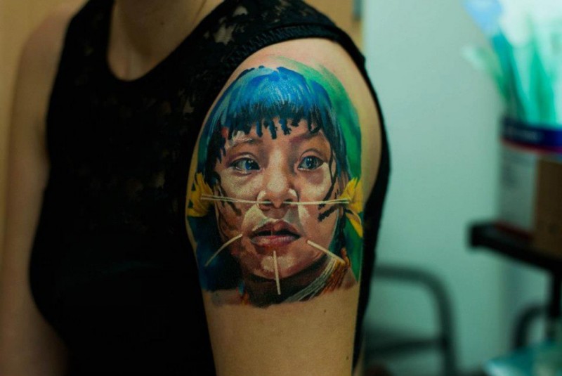 大臂惊艳的部落女孩肖像纹身图案
