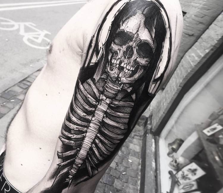 手臂黑白逼真的人类骨骼纹身图案