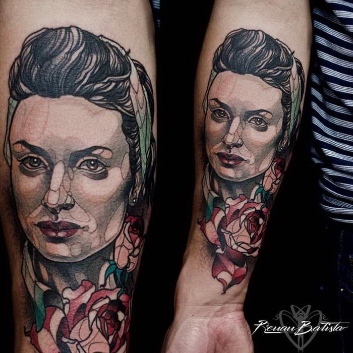 手臂新风格的彩色女子肖像与花纹身