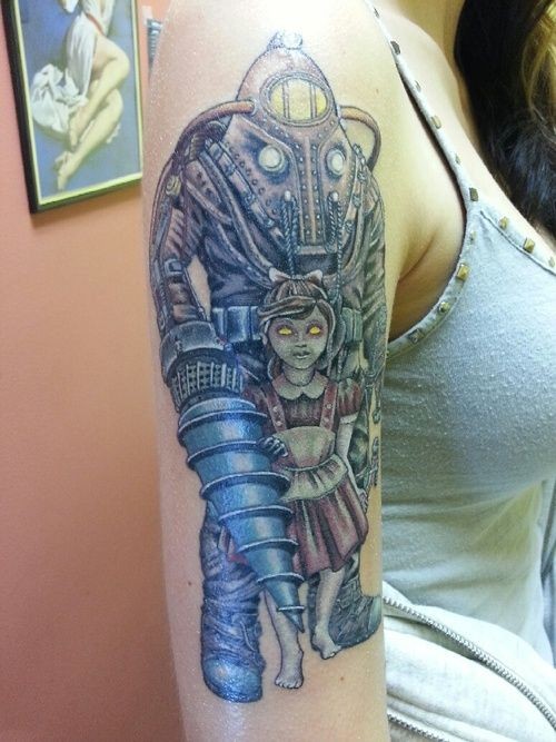 女生手臂彩色神秘机器人与小女孩纹身图案