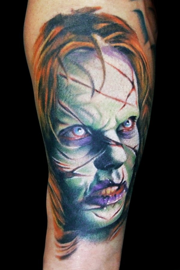 肩部彩色可怕的僵尸女孩纹身图案