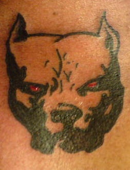 红眼的斗牛标志纹身图案